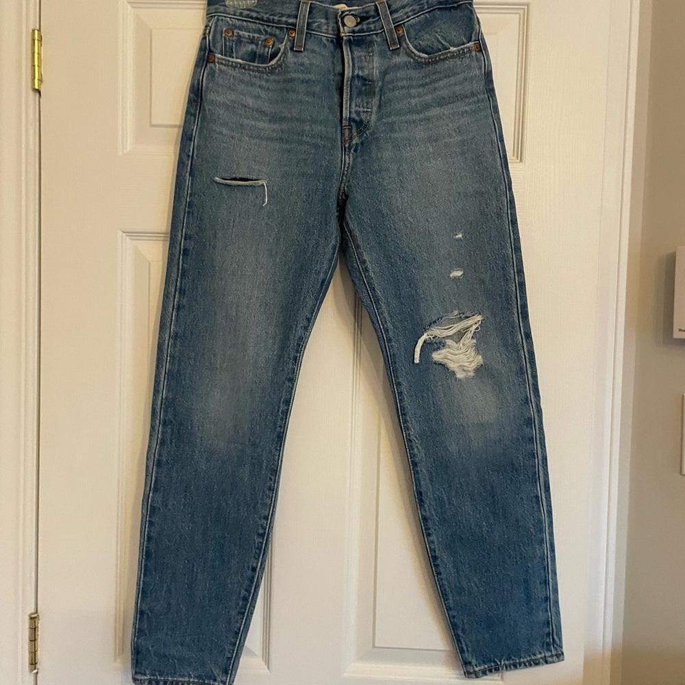 New with tags removed- Levi’s wedgie icon jeans- color Athens pushed